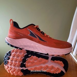 NWOT Altra Outbound Orange Black Road to Trail Running Shoes, Size 8